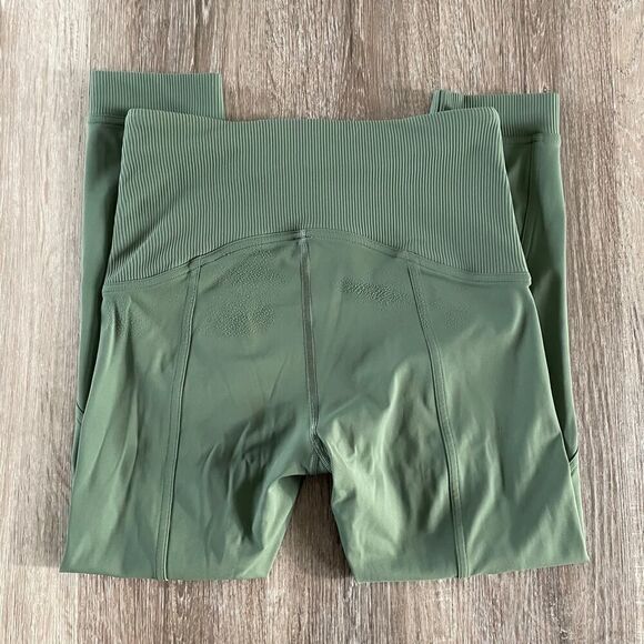 Lululemon Train Free High-Rise Crop Tight Legging in Algae Green - Size: 6 - Picture 9 of 13